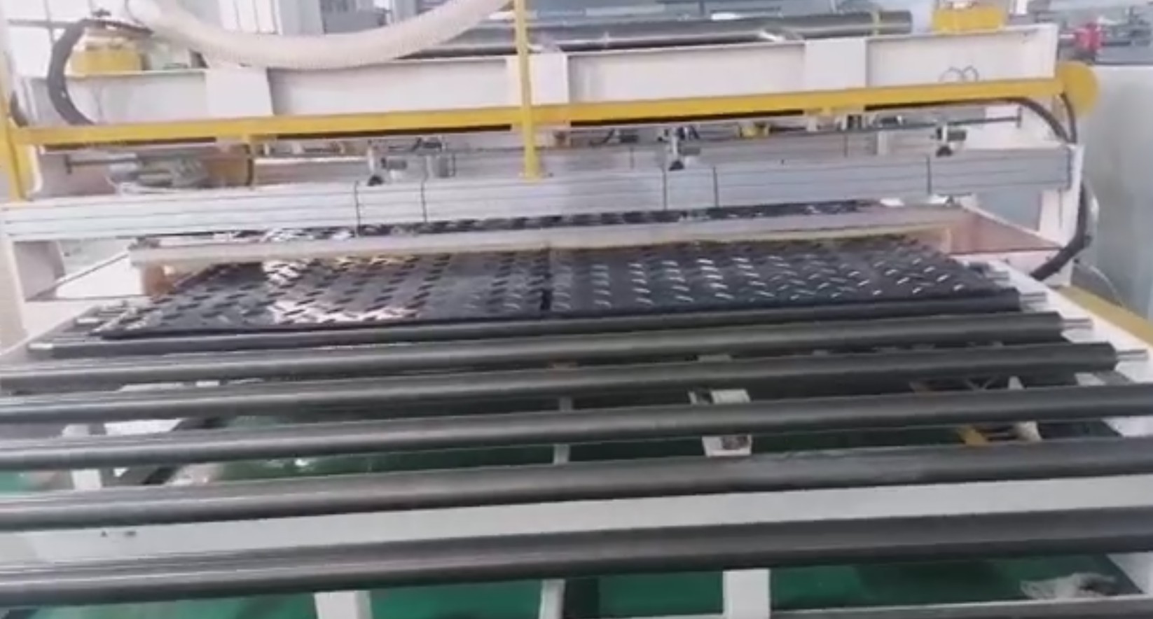 HDPE pattern paving board production line